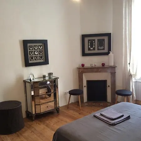 Chambres D'hotes De La Fontaine Bed and Breakfast *