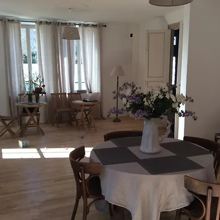 Chambres D'hotes De La Fontaine Bed and Breakfast *