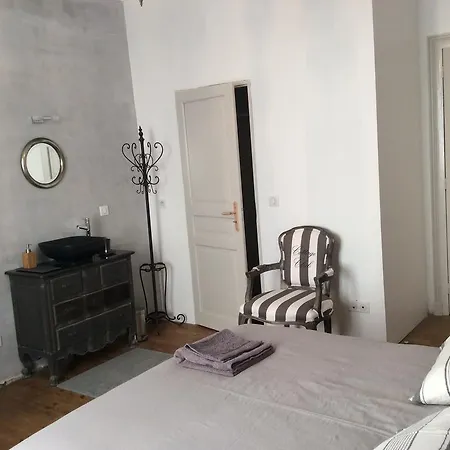 Chambres D'hotes De La Fontaine Bed and Breakfast *